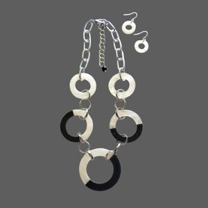 Black and White Necklace Set